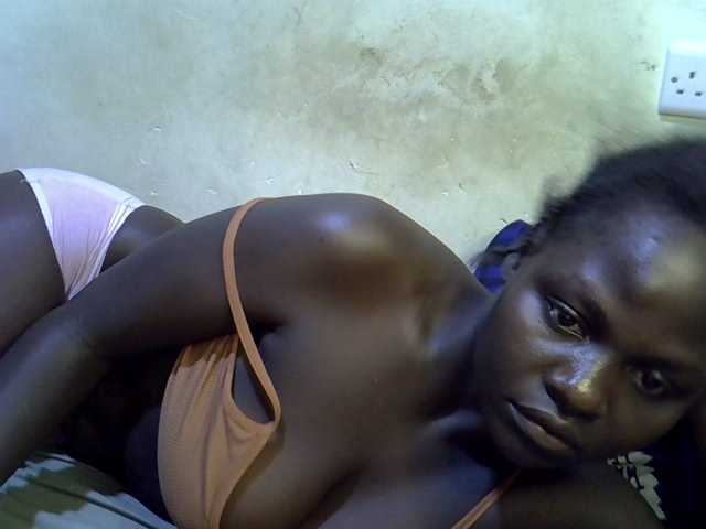 African-qeen1