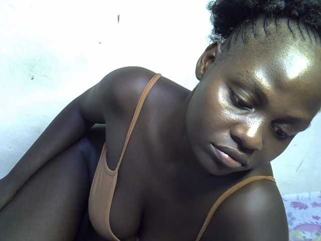 African-qeen1