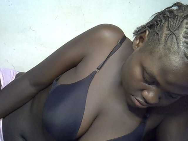 African-qeen1
