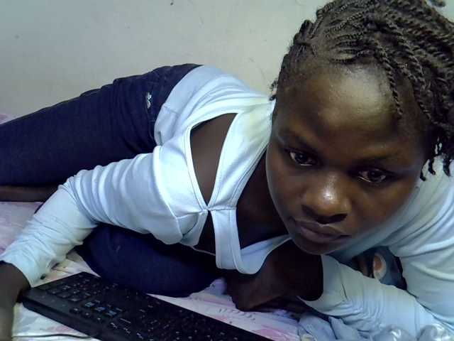 African-qeen1