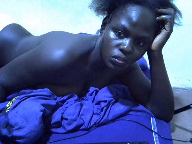 African-qeen1