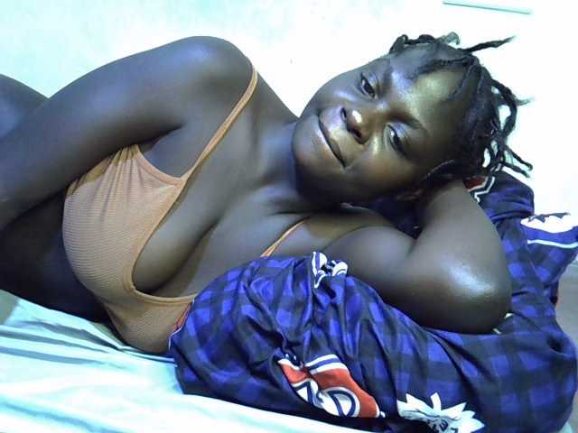 African-qeen1