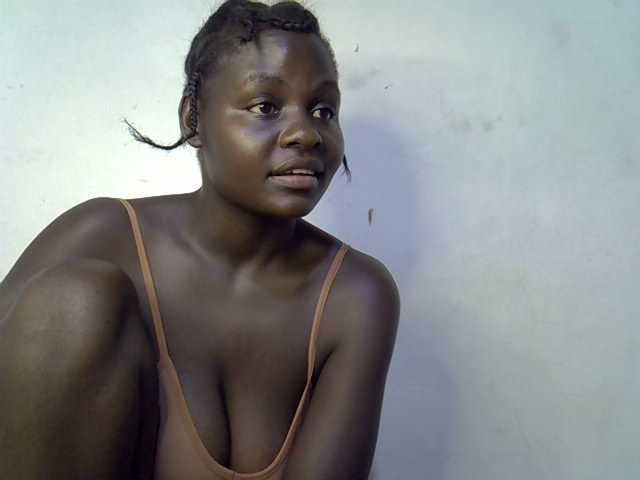 African-qeen1