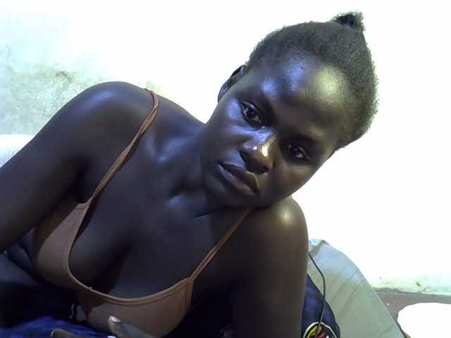 African-qeen1