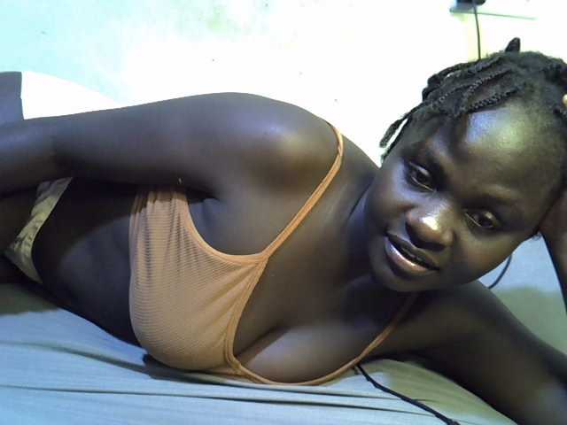 African-qeen1