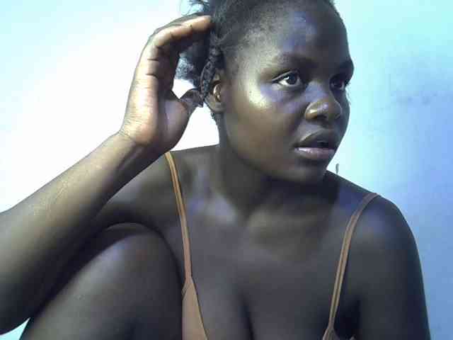 African-qeen1