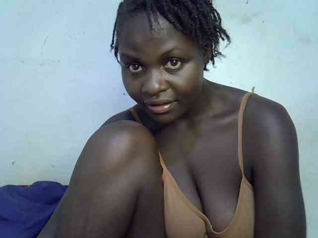 African-qeen1