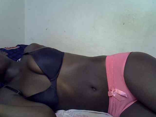 African-qeen1