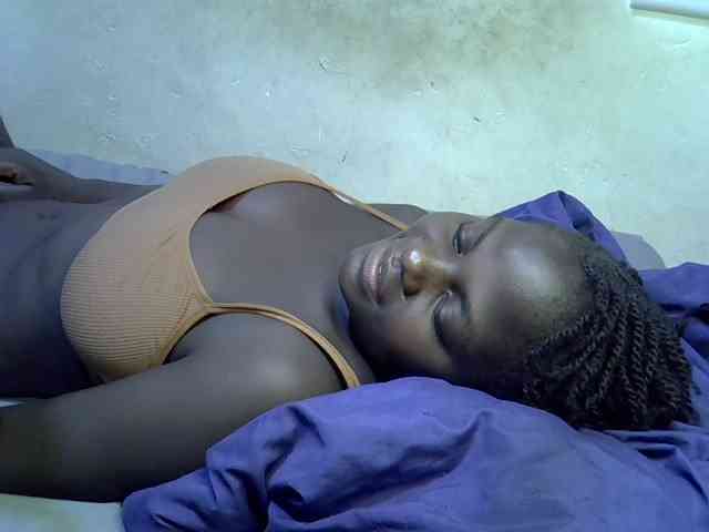 African-qeen1