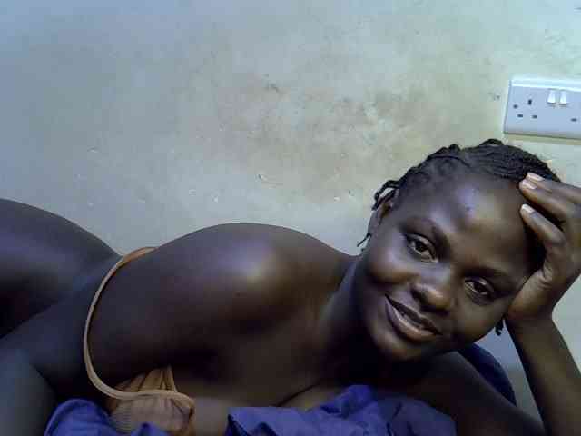 African-qeen1