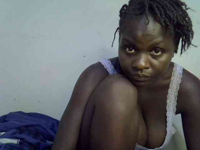 African-qeen1