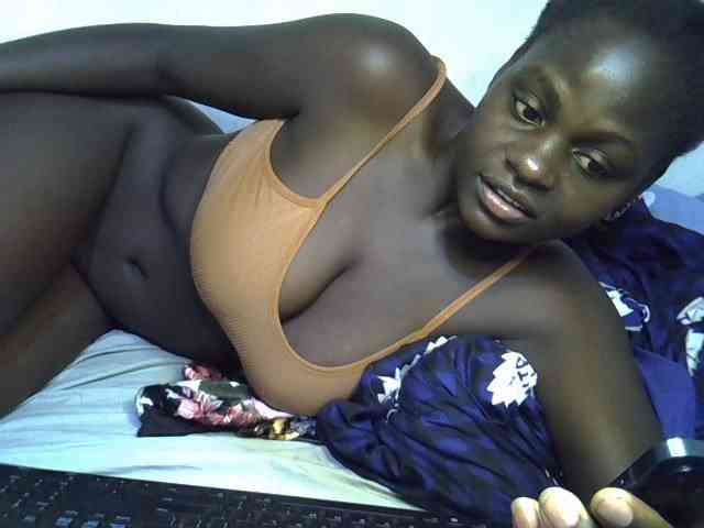 African-qeen1