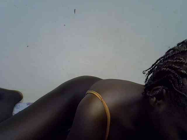 African-qeen1