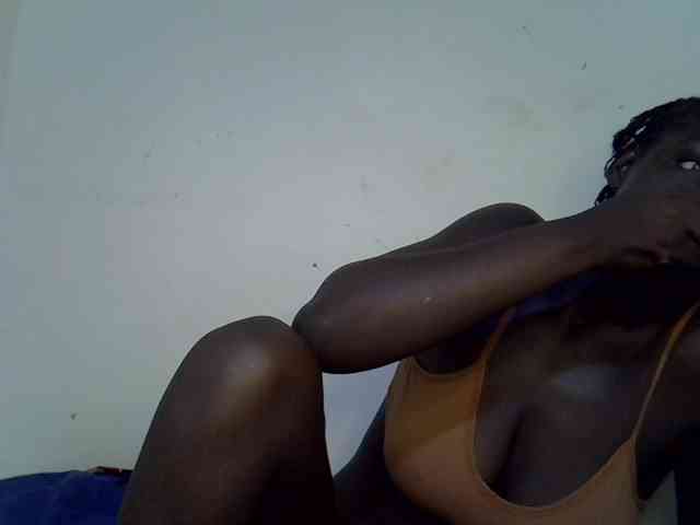 African-qeen1