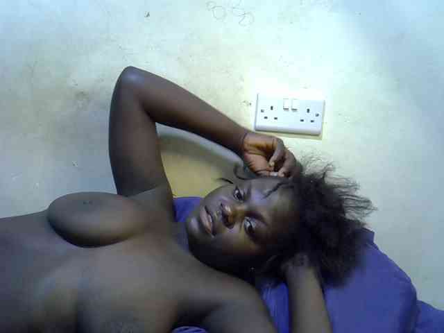 African-qeen1