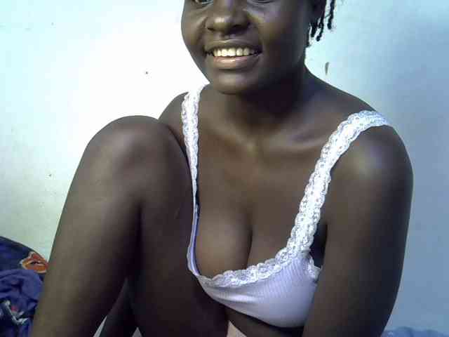 African-qeen1