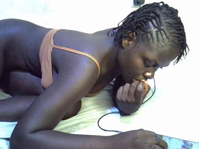 African-qeen1