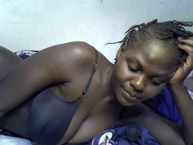 African-qeen1