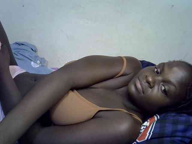 African-qeen1