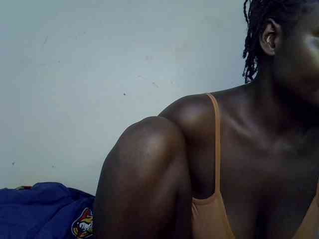 African-qeen1