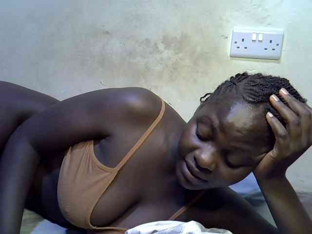African-qeen1