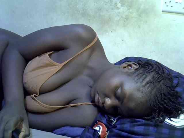 African-qeen1
