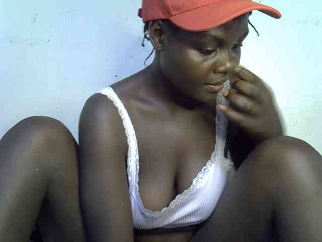 African-qeen1