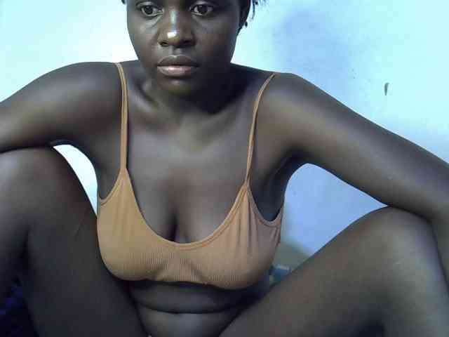 African-qeen1