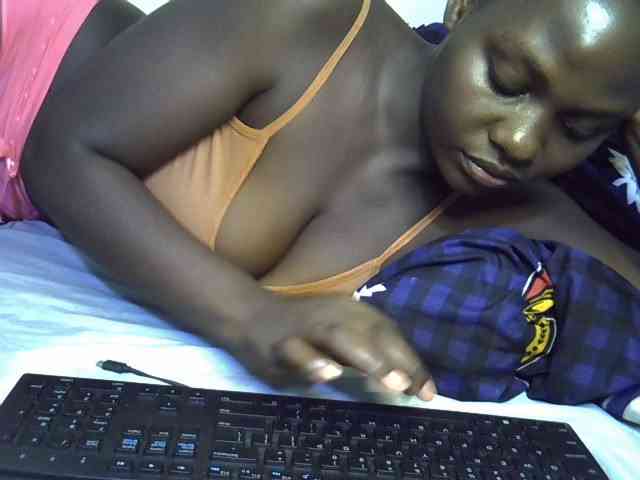 African-qeen1