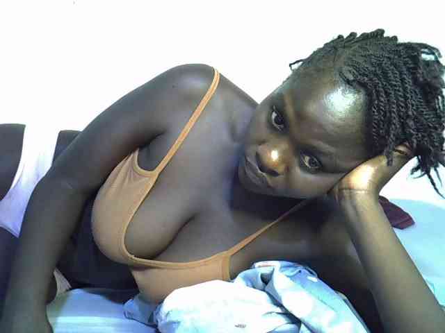 African-qeen1