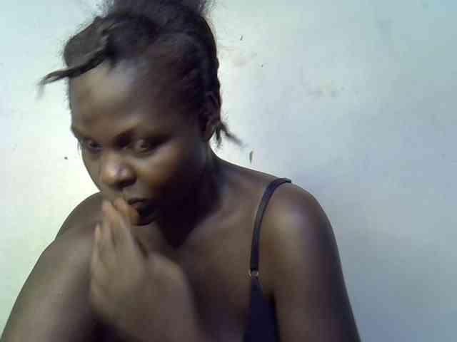 African-qeen1