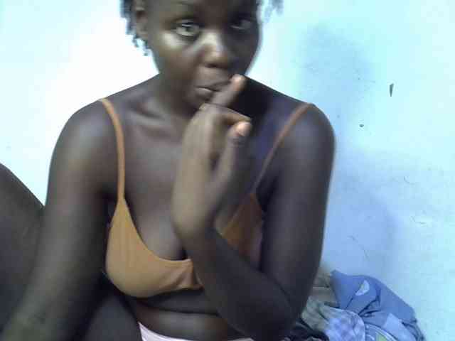 African-qeen1