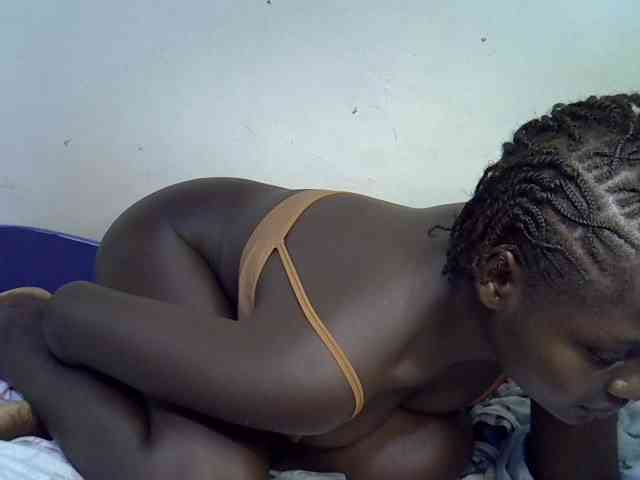 African-qeen1