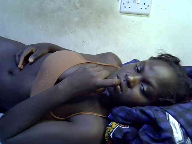 African-qeen1