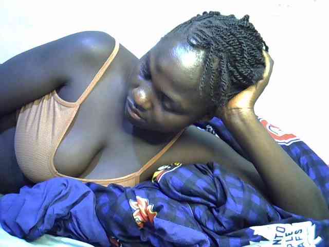 African-qeen1