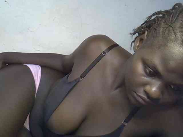 African-qeen1