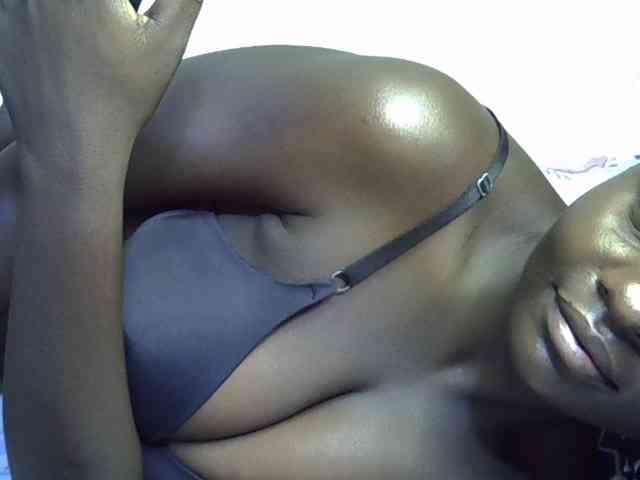 African-qeen1