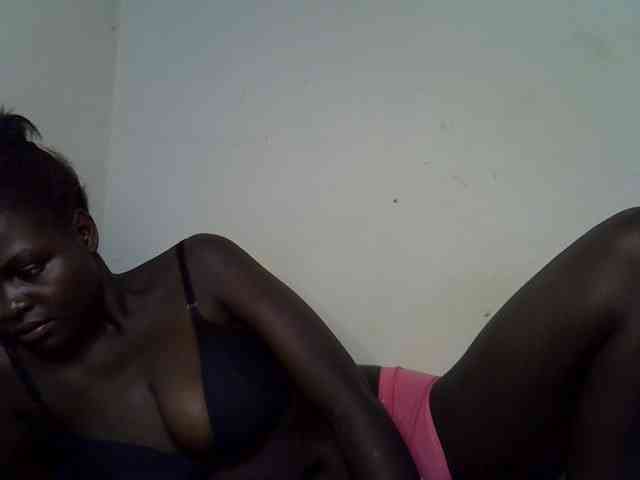 African-qeen1
