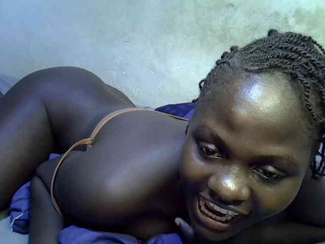 African-qeen1