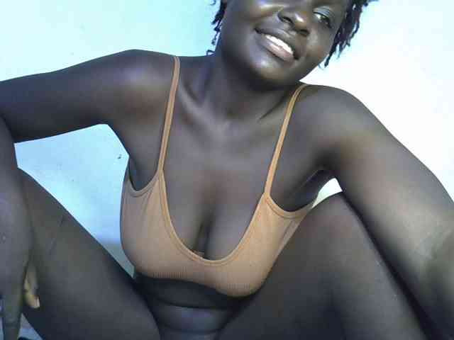 African-qeen1