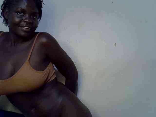 African-qeen1