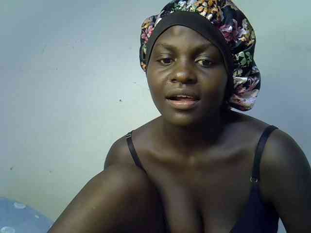 African-qeen1