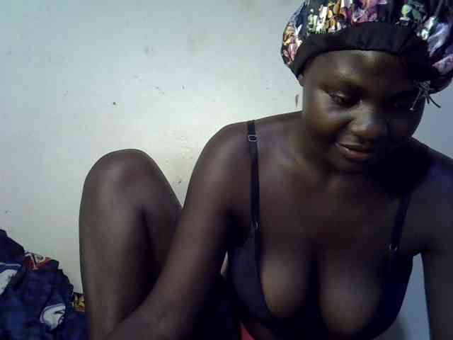 African-qeen1