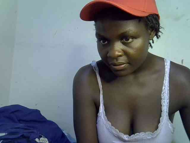 African-qeen1