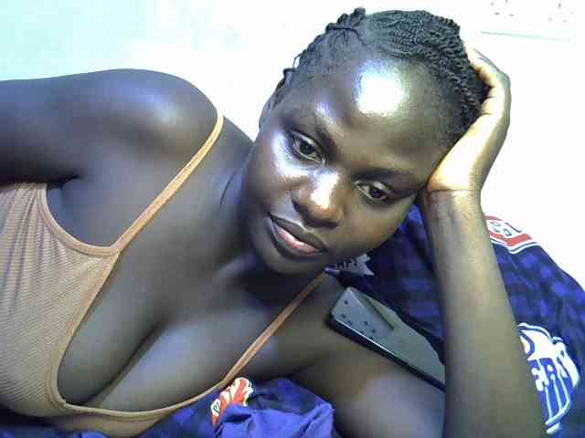 African-qeen1