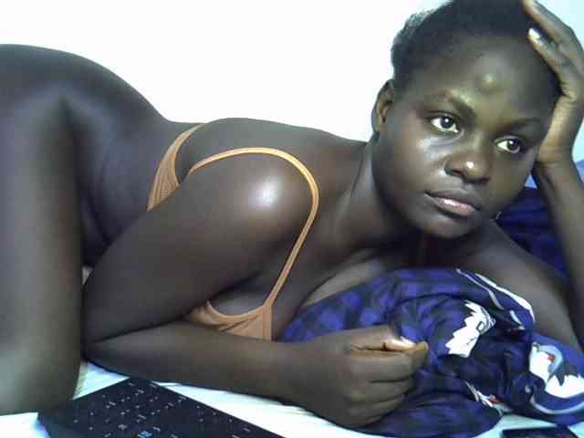 African-qeen1