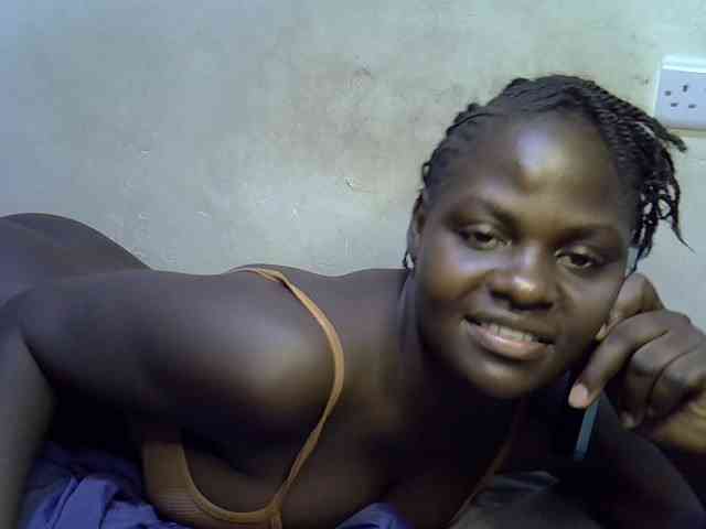 African-qeen1