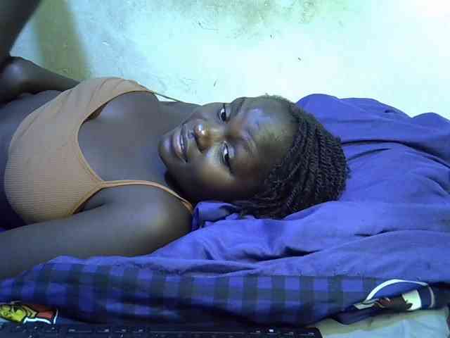 African-qeen1