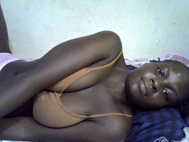 African-qeen1