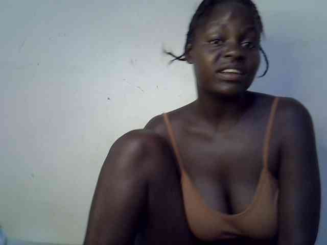 African-qeen1